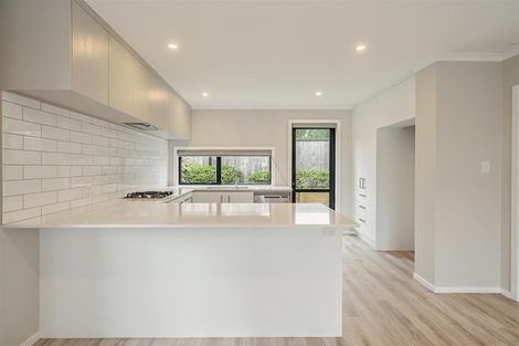 Photo of property in 8 Desert Gold Lane, Wallaceville, Upper Hutt, 5018