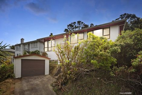 Photo of property in 102 Ruskin Road, Newlands, Wellington, 6037