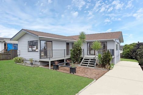 Photo of property in 33 Greenstone Place, Clover Park, Auckland, 2019