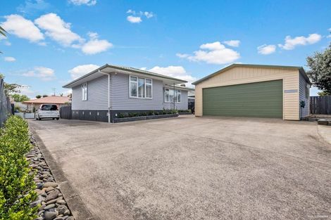 Photo of property in 2 Royal View Road, Te Atatu South, Auckland, 0610