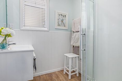 Photo of property in 4 Ranui Terrace, Tawa, Wellington, 5028