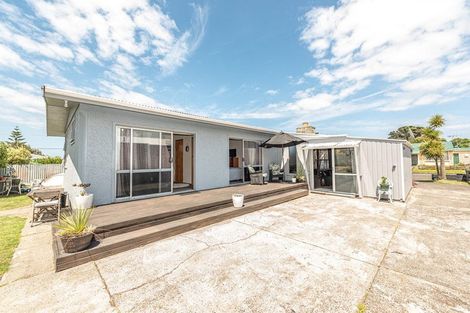 Photo of property in 3 Rogers Street, Castlecliff, Whanganui, 4501