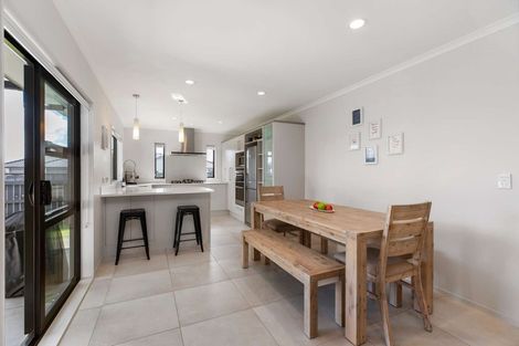 Photo of property in 20 Scotsmoor Drive, Wattle Downs, Auckland, 2103