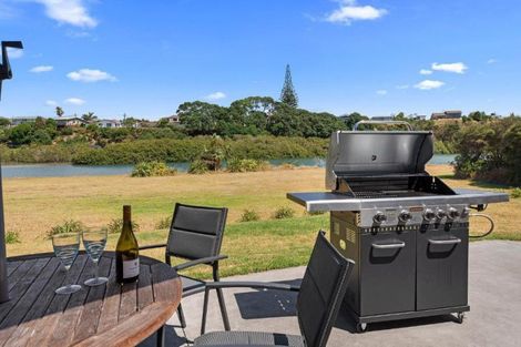 Photo of property in 6 Pukeko Street, Ruakaka, 0116