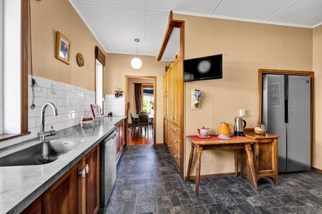 Photo of property in 70 Collins Street, Hawera, 4610