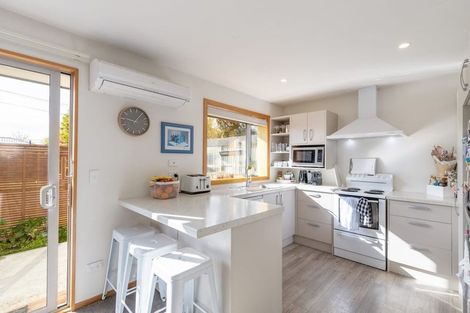 Photo of property in 76 Palatine Terrace, Saint Martins, Christchurch, 8022