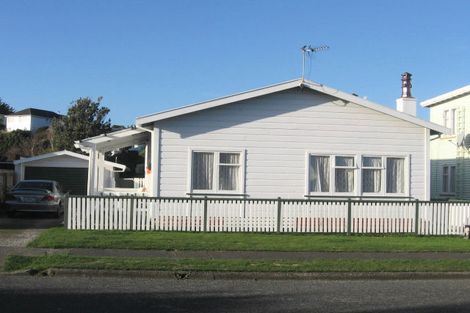 Photo of property in 31 Kapiti Crescent, Titahi Bay, Porirua, 5022