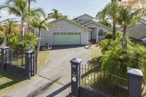 Photo of property in 33 Ribbonwood Crescent, Goodwood Heights, Auckland, 2105