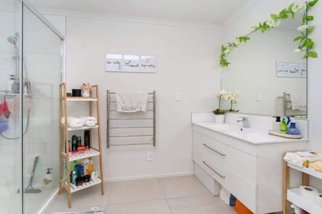 Photo of property in 19/9 Surrey Street, Tawa, Wellington, 5028