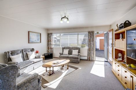 Photo of property in 2/217 Taradale Road, Pirimai, Napier, 4112