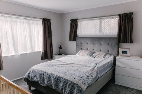 Photo of property in 1 Marbella Drive, Massey, Auckland, 0614