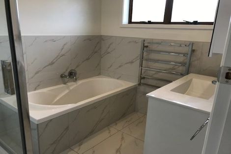 Photo of property in 1/5 Pullum Street, Birkenhead, Auckland, 0626