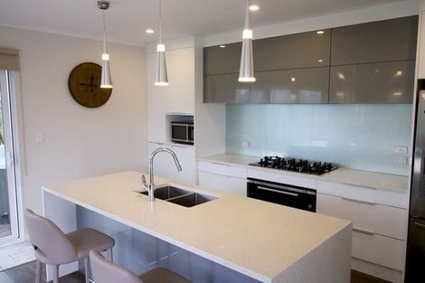 Photo of property in 17 Walter Ruddock Avenue, Kumeu, 0810