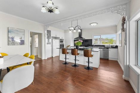 Photo of property in 73c East Coast Road, Castor Bay, Auckland, 0620