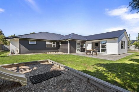Photo of property in 6 Waimarama Court, Roslyn, Palmerston North, 4414