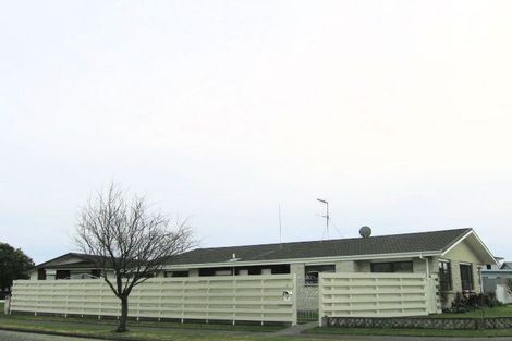 Photo of property in 2 Neagle Place, Greenmeadows, Napier, 4112