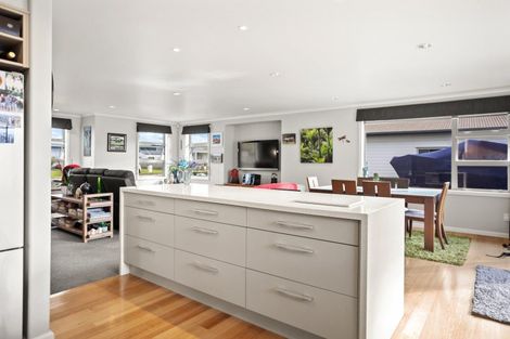 Photo of property in 10 Endeavour Close, Whitianga, 3510