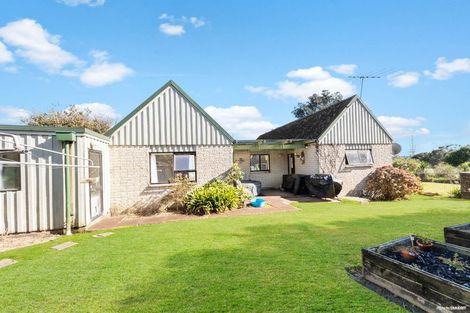 Photo of property in 102 Marina View Drive, West Harbour, Auckland, 0618