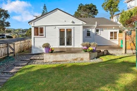 Photo of property in 22 Hampton Hill Road, Tawa, Wellington, 5028