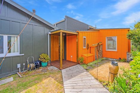 Photo of property in 25 Tennis Court Road, Raumati South, Paraparaumu, 5032