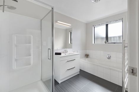 Photo of property in 14 Saltwood Lane, Bethlehem, Tauranga, 3110