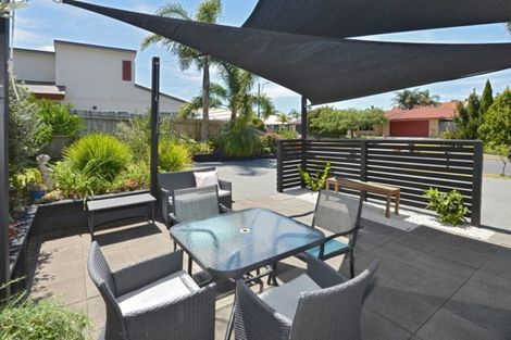 Photo of property in 17 Bermuda Place, One Tree Point, 0118