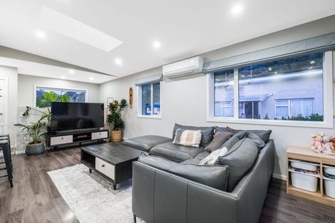 Photo of property in 1a Court Road, Tawa, Wellington, 5028