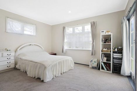 Photo of property in 1 Gamble Way, Massey, 0614