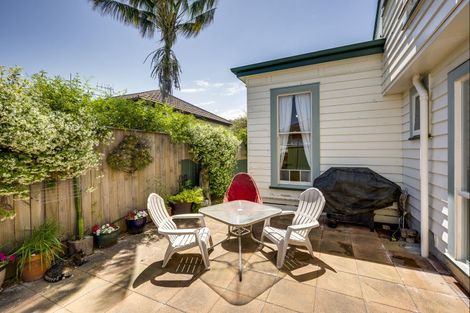 Photo of property in 36 Napier Terrace, Hospital Hill, Napier, 4110