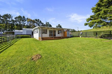 Photo of property in 435 Barrett Road, Omata, New Plymouth, 4374