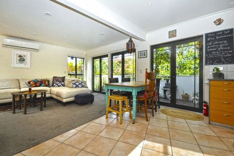 Photo of property in 2/710 East Coast Road, Milford, Auckland, 0620