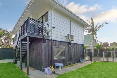 Photo of property in 2/37 Mcleod Road, Weymouth, Auckland, 2103