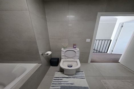 Photo of property in 14 Rauriki Lane, Rosehill, Papakura, 2113