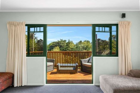 Photo of property in 6 Pararewa Drive, Whalers Gate, New Plymouth, 4310