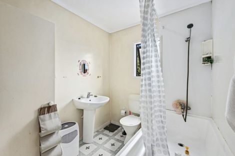 Photo of property in 100 Gibbons Street, Ebdentown, Upper Hutt, 5018