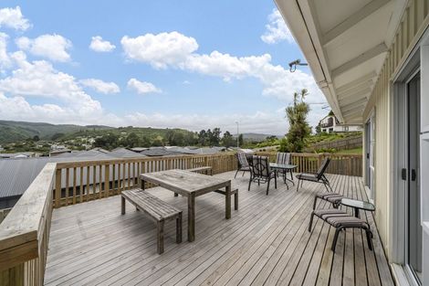 Photo of property in 39 Aniseed Grove, Timberlea, Upper Hutt, 5018
