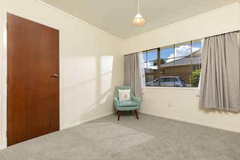 Photo of property in 8/248 Great North Road, Henderson, Auckland, 0612