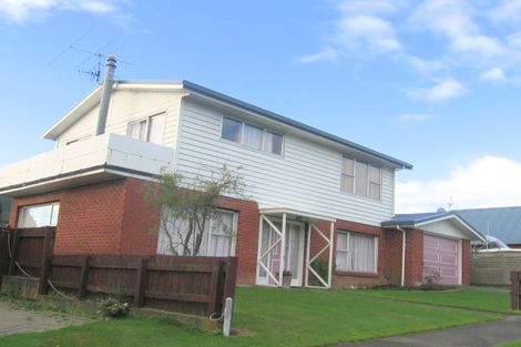 Photo of property in 17 Rembrandt Avenue, Tawa, Wellington, 5028