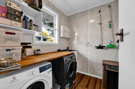 Photo of property in 9 Manu Crescent, Upper Vogeltown, New Plymouth, 4310