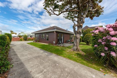 Photo of property in 1/66 Queens Grove, Hutt Central, Lower Hutt, 5010