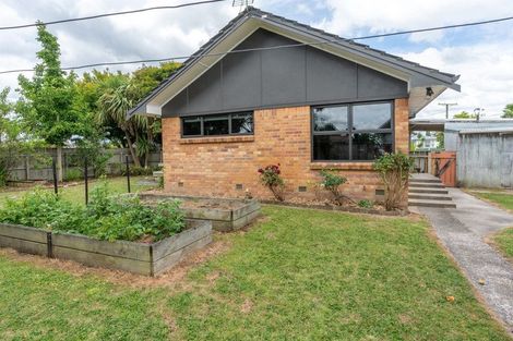 Photo of property in 1 Southsea Crescent, Silverdale, Hamilton, 3216