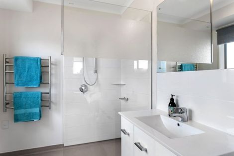 Photo of property in 4/7 Wineberry Avenue, Amberley, 7410