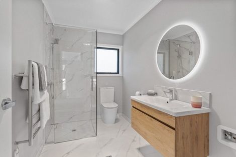 Photo of property in 10 Winnie Close, Acacia Bay, Taupo, 3330