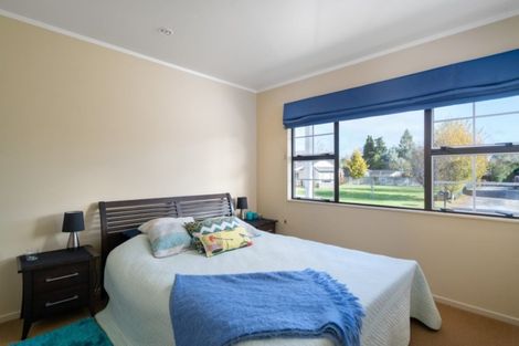 Photo of property in 14 Gibbs Place, Kinloch, Taupo, 3377