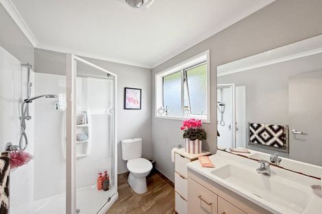 Photo of property in 17 Poulson Grove, Trentham, Upper Hutt, 5018