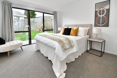 Photo of property in 1/70 Athena Drive, Totara Vale, Auckland, 0629