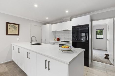 Photo of property in 19 Brindle Way, Newlands, Wellington, 6037