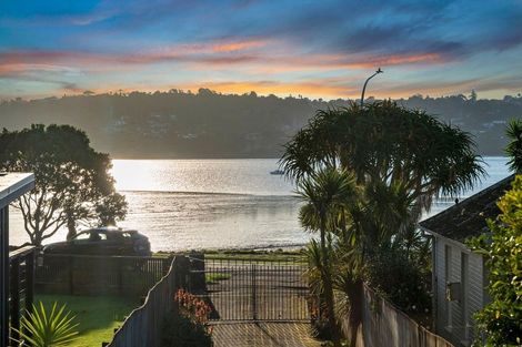 Photo of property in 44 Kiwi Esplanade, Mangere Bridge, Auckland, 2022