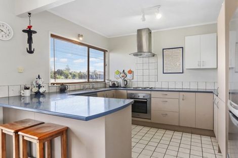 Photo of property in 2/1 West Hoe Road, Orewa, 0931