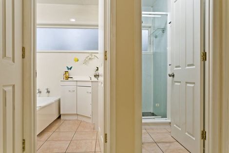 Photo of property in 1 Lynn Road, Bayview, Auckland, 0629